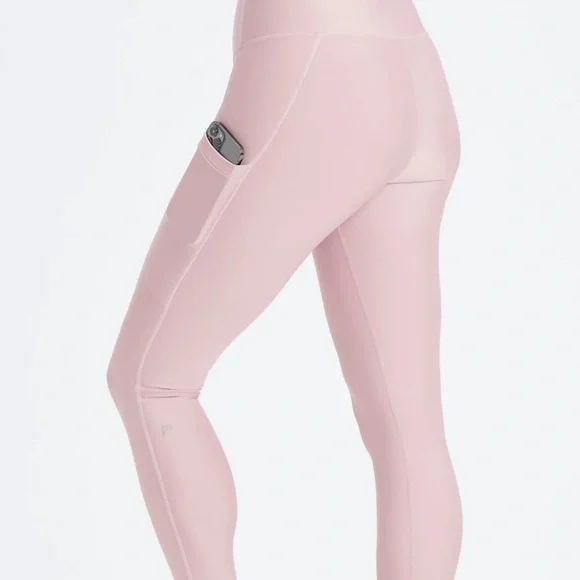 Mila High-Waisted pocket capri - Picture 4 of 5